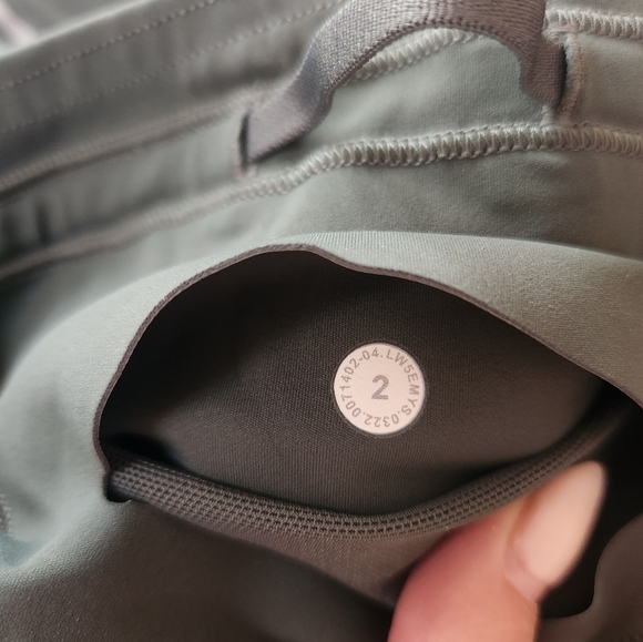 Lululemon Base Pace High-Rise Rise Green Leggings Ankle Length Size 2 - Picture 5 of 8